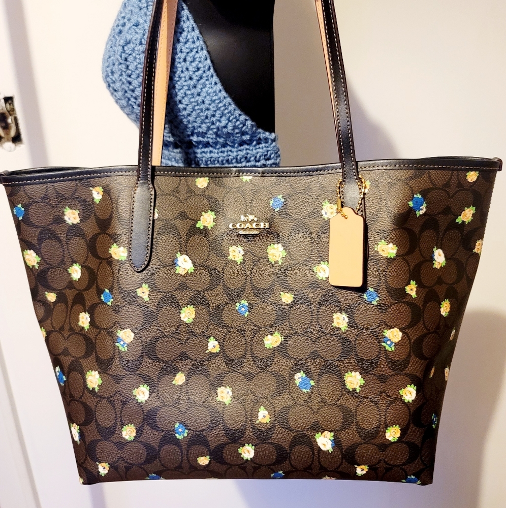 COACH WOMENS CITY TOTE SIGNATURE BAG